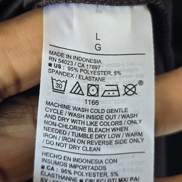 Old Navy Velvety Cropped Shirt Sz Large Black Women Long Sleeves Pockets Grunge - Picture 9 of 11